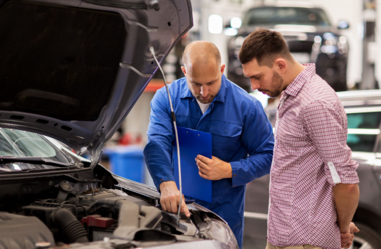 Mechanic explains car maintenance costs in Georgia to owner