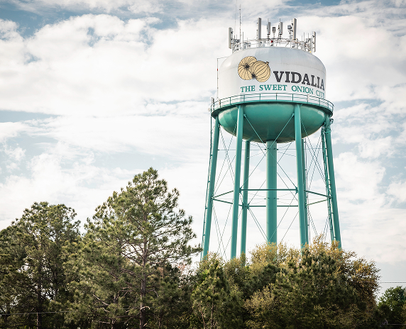 Vidalia, Georgia / USA - March 25, 2019: The water tank tower of the city of Vidalia located at 1st Avenue in Vidalia, Georgia 30474, USA.