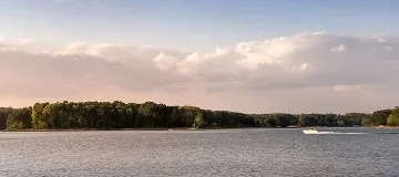 Speed boat riding on Lake Lanier near Sugar Hill, in Georgia. Cheap car insurance in Georgia.